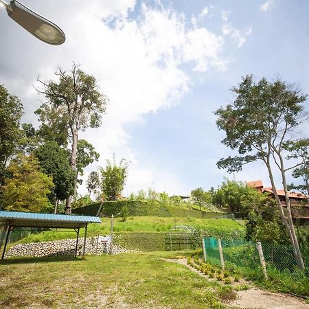Red House The Garden Stay In Bukit Tinggi By Play Bentong Exterior foto