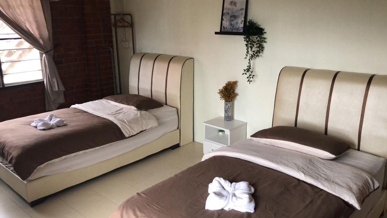 Red House The Garden Stay In Bukit Tinggi By Play Bentong Exterior foto