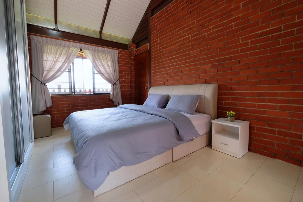 Red House The Garden Stay In Bukit Tinggi By Play Bentong Exterior foto