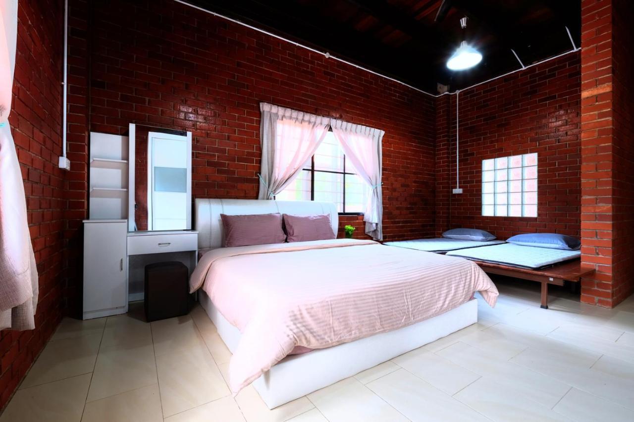 Red House The Garden Stay In Bukit Tinggi By Play Bentong Exterior foto