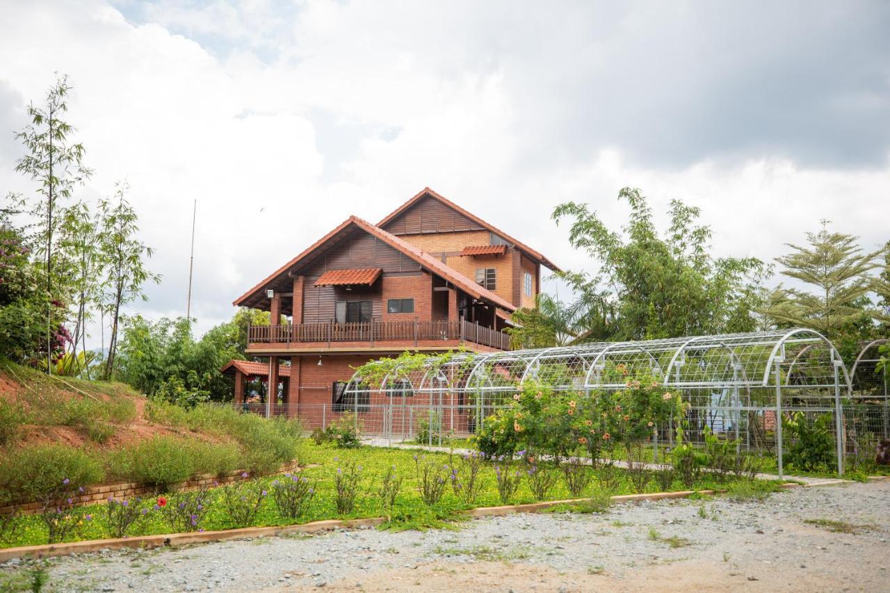 Red House The Garden Stay In Bukit Tinggi By Play Bentong Exterior foto