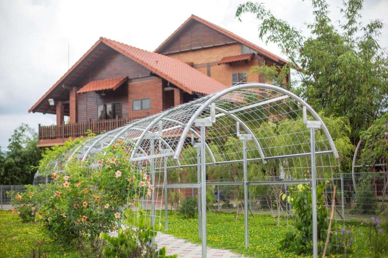 Red House The Garden Stay In Bukit Tinggi By Play Bentong Exterior foto