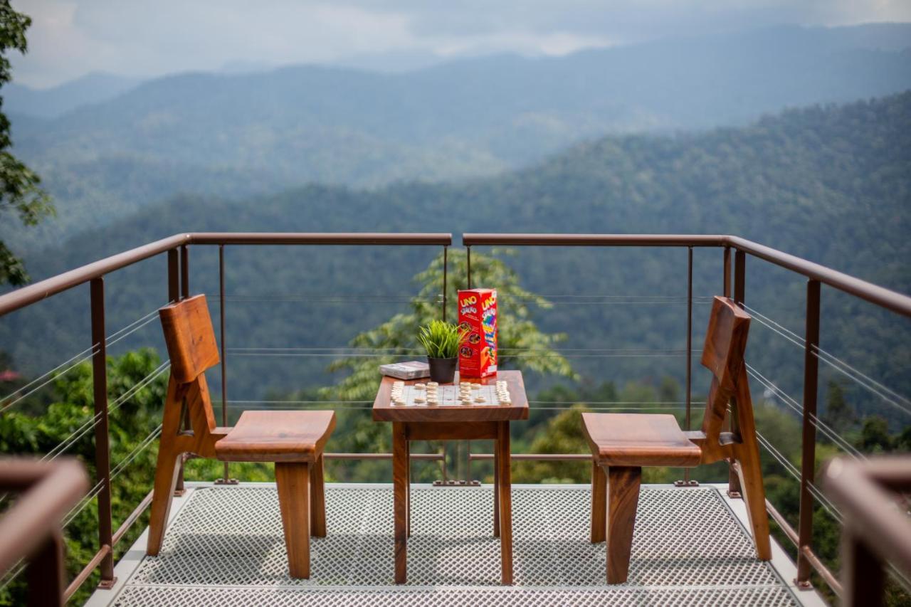 Red House The Garden Stay In Bukit Tinggi By Play Bentong Exterior foto