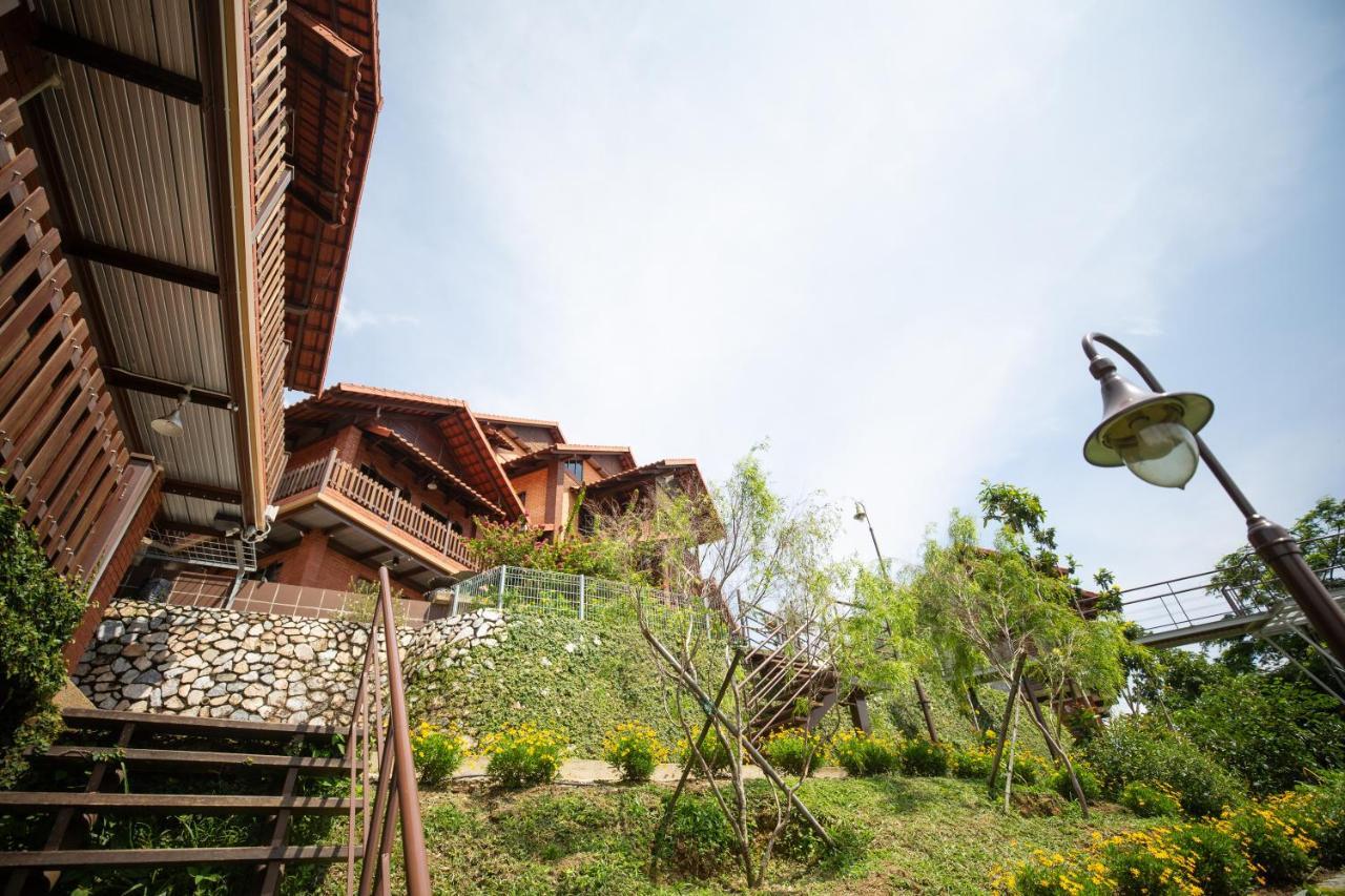 Red House The Garden Stay In Bukit Tinggi By Play Bentong Exterior foto
