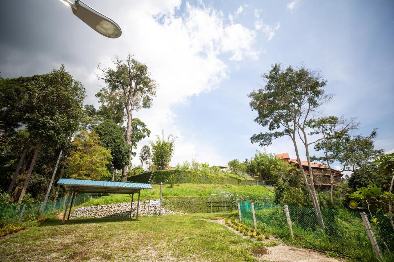 Red House The Garden Stay In Bukit Tinggi By Play Bentong Exterior foto