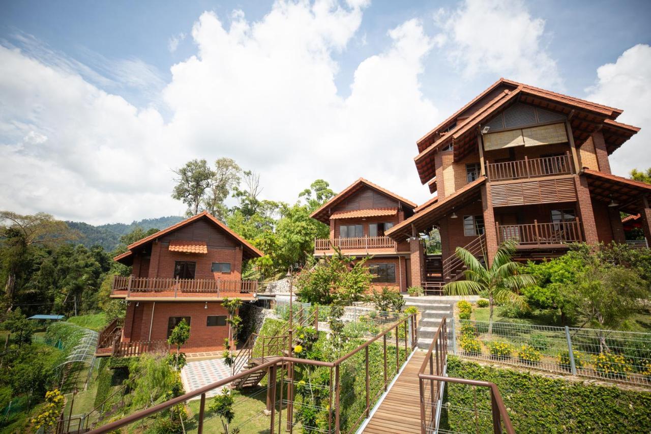 Red House The Garden Stay In Bukit Tinggi By Play Bentong Exterior foto