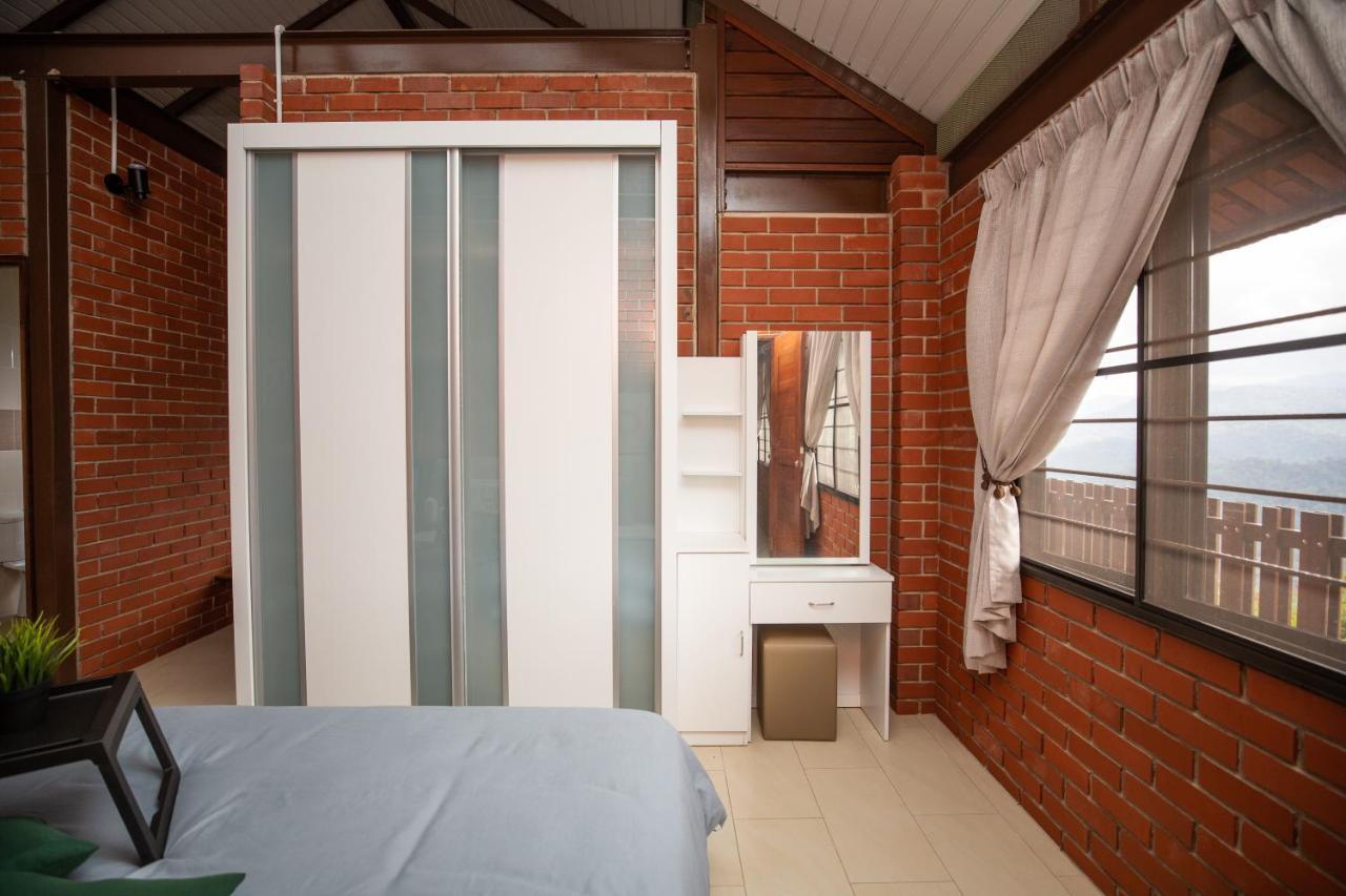 Red House The Garden Stay In Bukit Tinggi By Play Bentong Exterior foto
