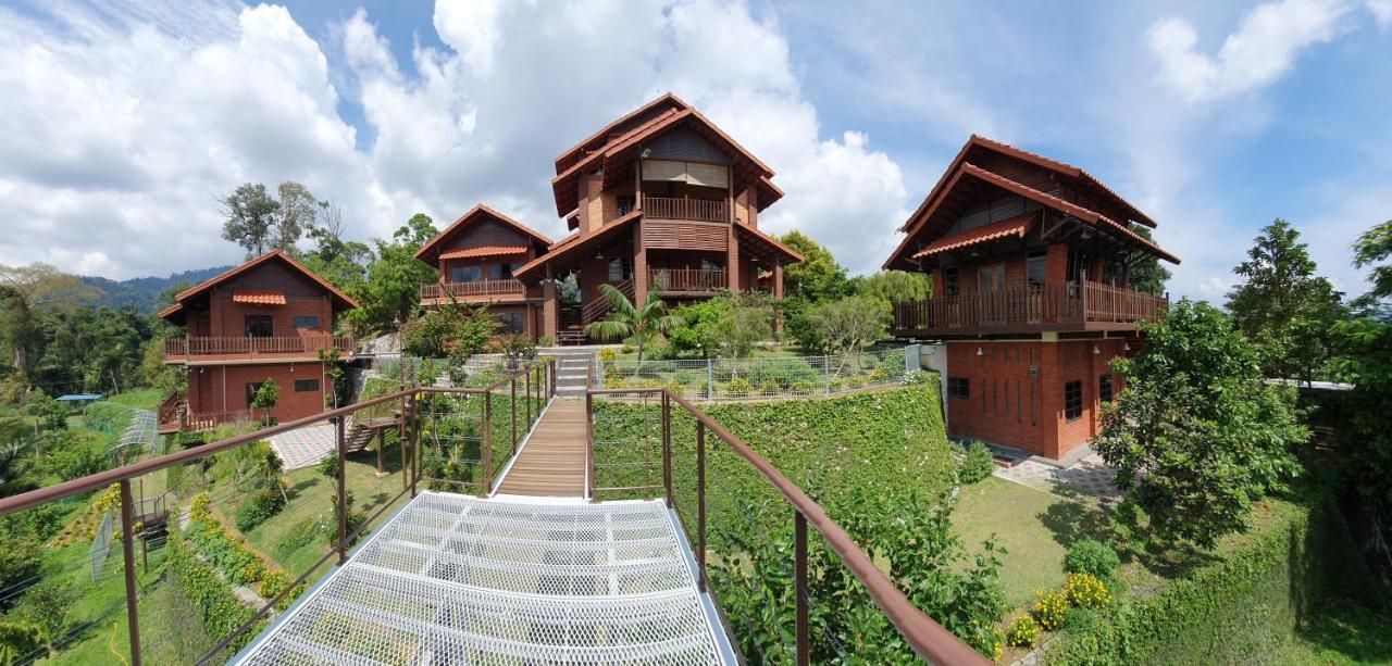 Red House The Garden Stay In Bukit Tinggi By Play Bentong Exterior foto