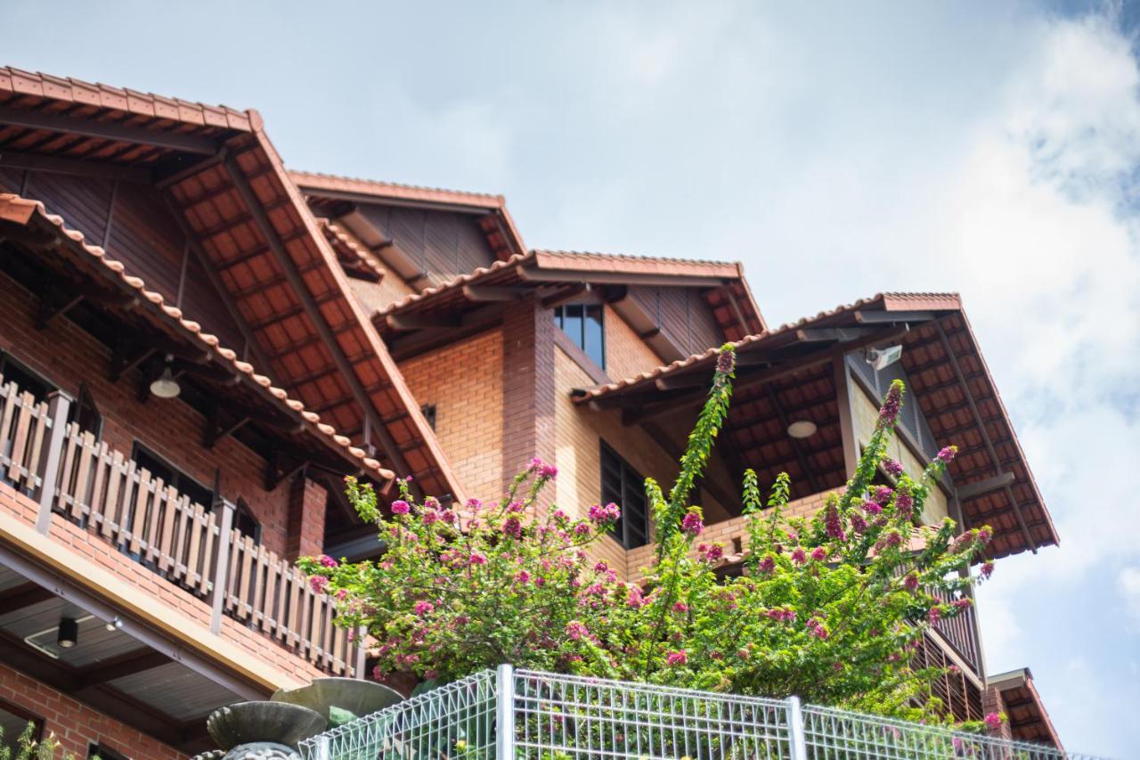 Red House The Garden Stay In Bukit Tinggi By Play Bentong Exterior foto